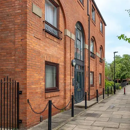 Cloisters Walk * יורק