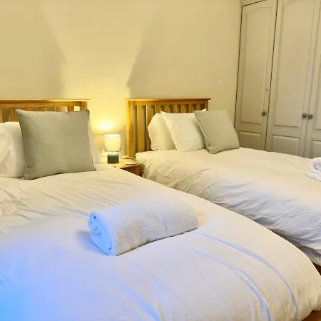 Cloisters Walk * يورك